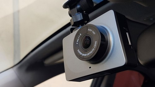Видеорегистратор Yi Smart Dash Camera Внешний вид видеорегистратора Yi Smart Dash Camera